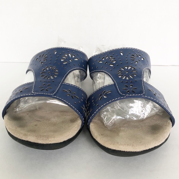 Croft and Barrow Faux Leather Strappy Slip-on Sandals with Cut Outs Cushioned - Picture 4 of 7